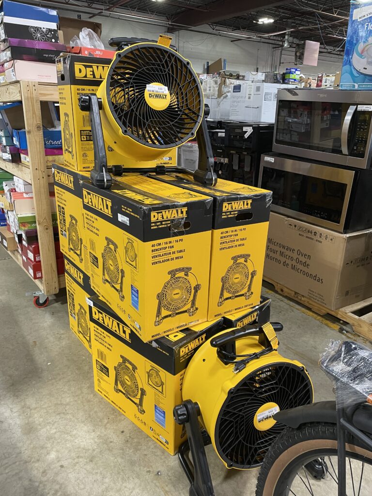 DEWALT 16″ Benchtop Fan: Heavy-Duty Cooling for Garages, Shops, and Workspaces